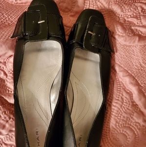 New Tahari Jules Flats 10M